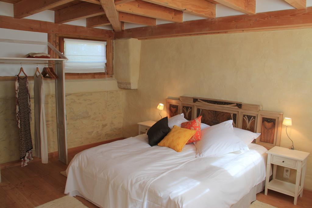 ホテルHollyoaks Estate Saint-Pons-la-Calm 部屋 写真